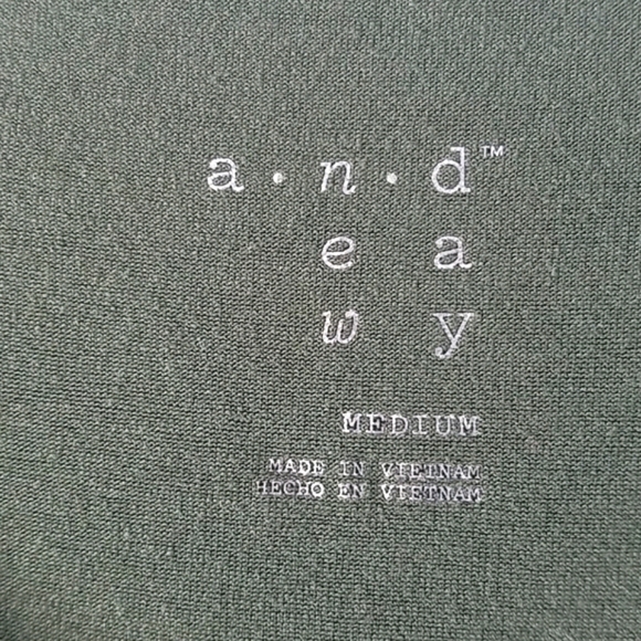 Shimmer tee in olive, a new day, size M - Picture 3 of 5